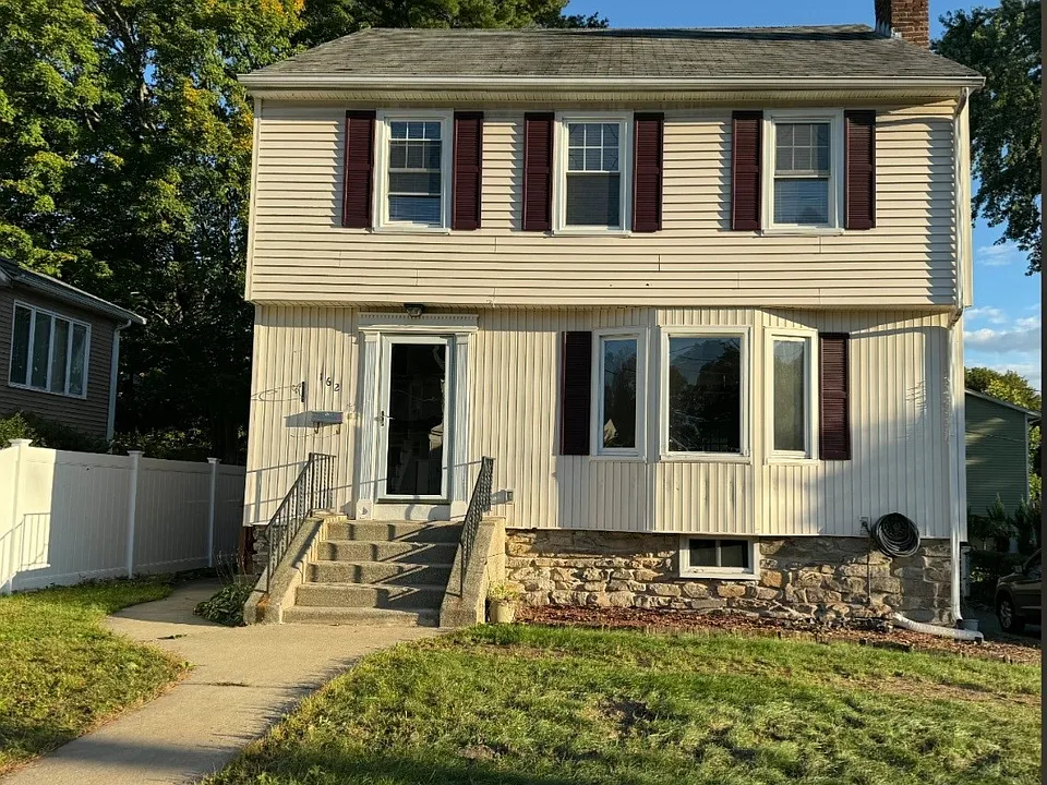 162 June St