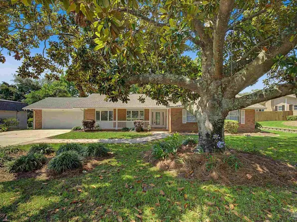 204 Nandina Rd, Gulf Breeze, FL 32561
