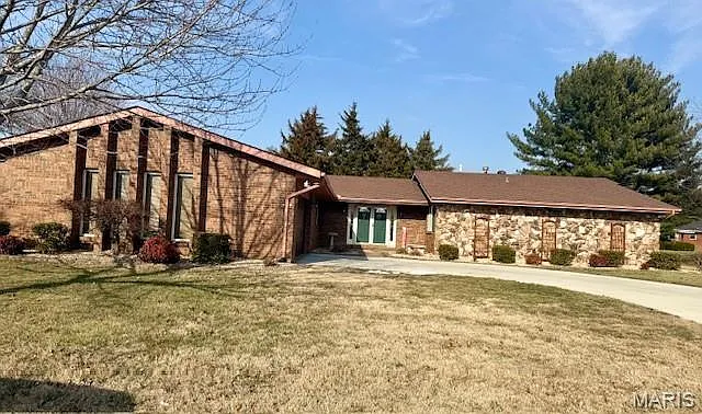 1709 Fairway Dr photo 1