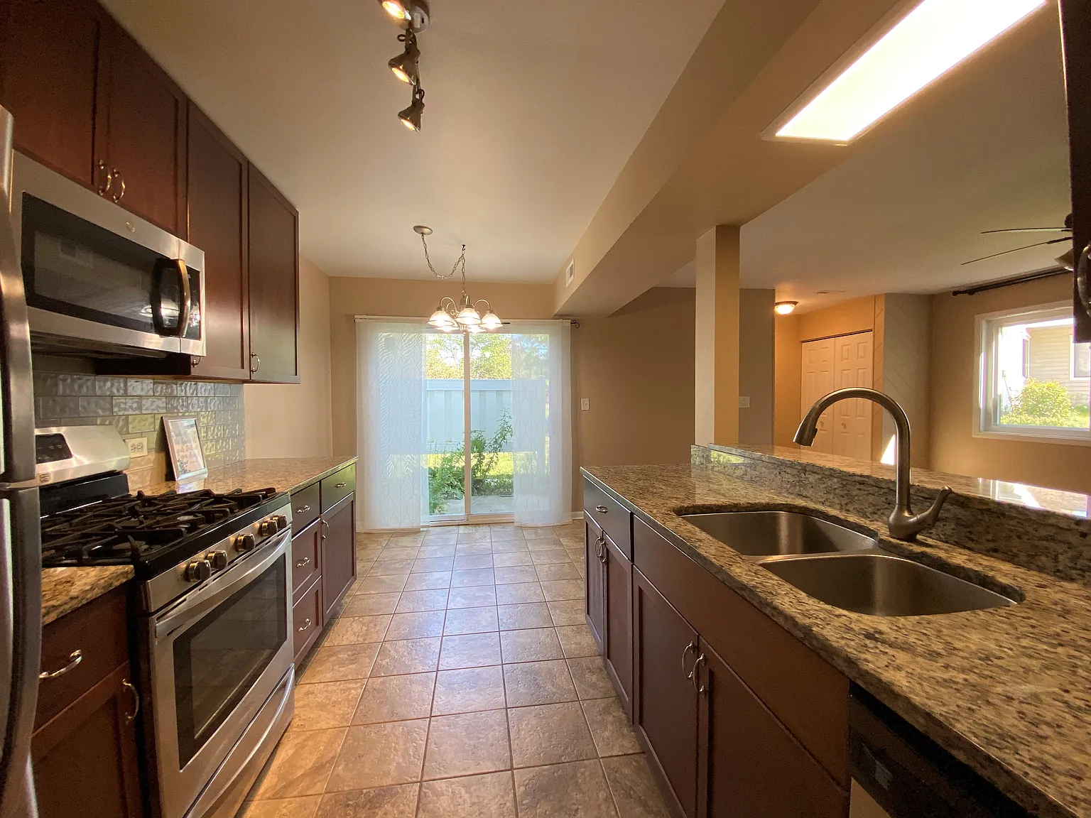 2 bed, 1.5 bath, 1200 sqft, $2,275 — Photo 4