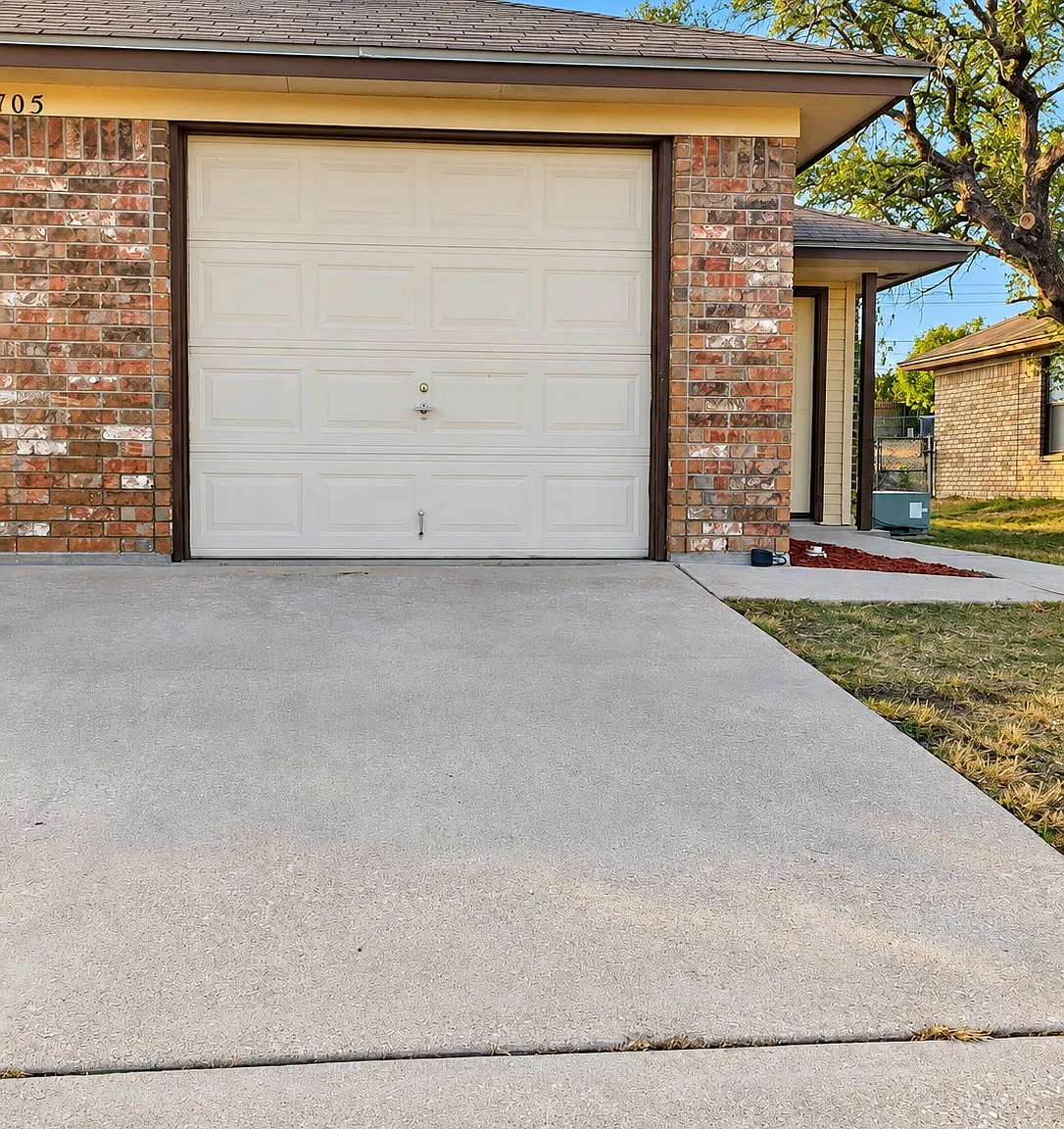 2 bed, 1.5 bath, 870 sqft, $1,200 — Photo 3