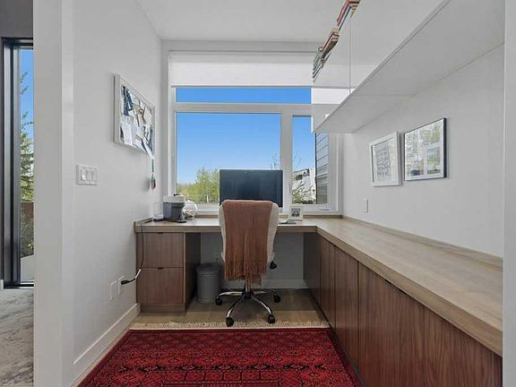 4th image of 305 W Jarvis Glen Ct