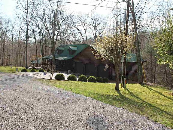 3rd image of 102 Sumac Dr