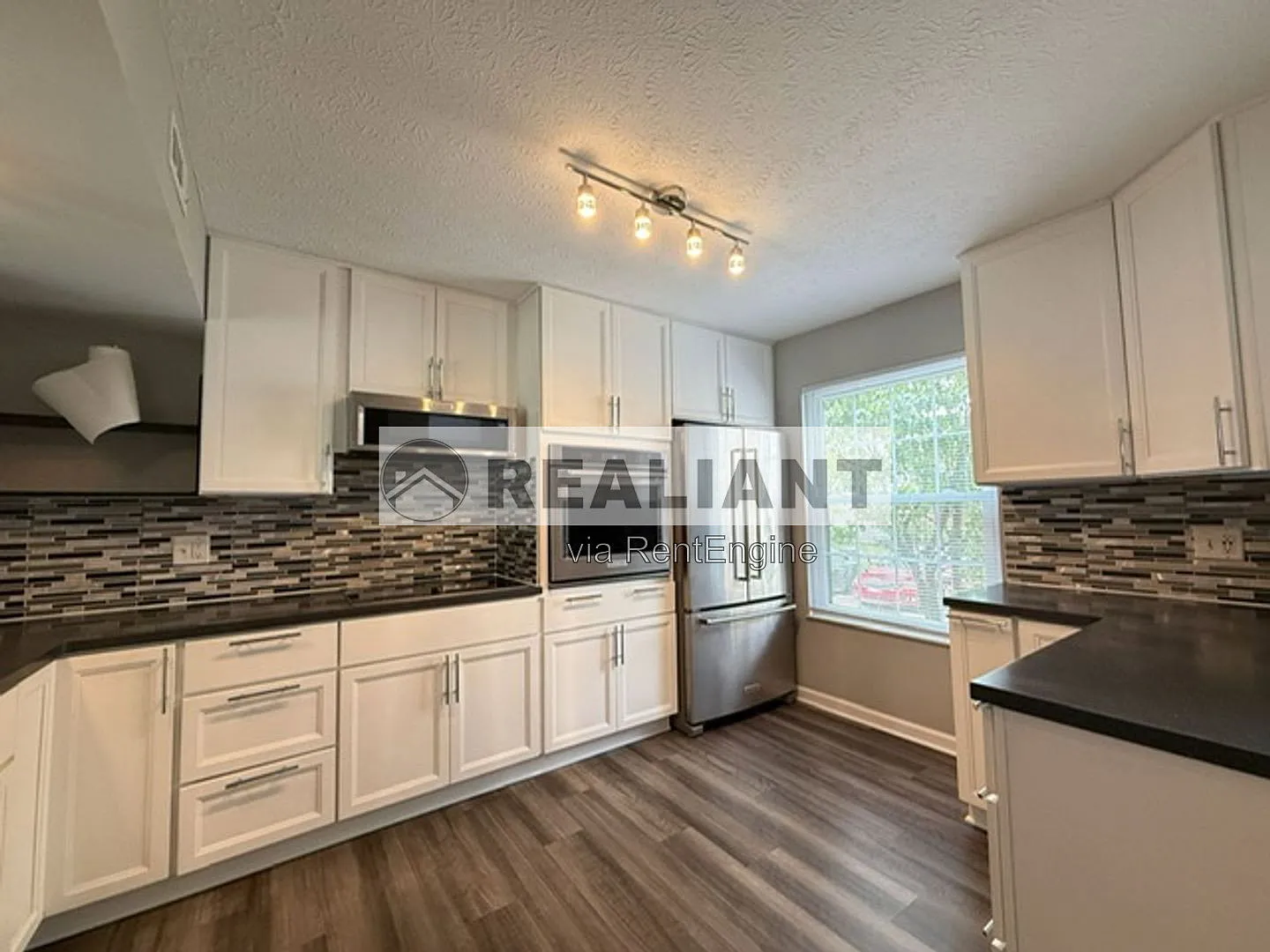 2 bed, 1.5 bath, $1,995 — Photo 4