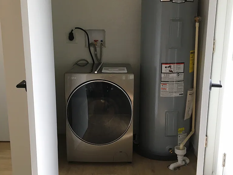 1607 Main St #7 — Photo 17