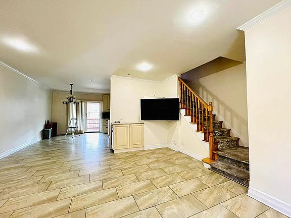 4th image of 6139 81st St Floor 1