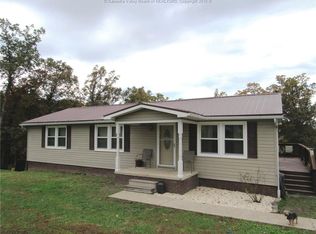 680 W Union Rd, Clendenin, WV 25045