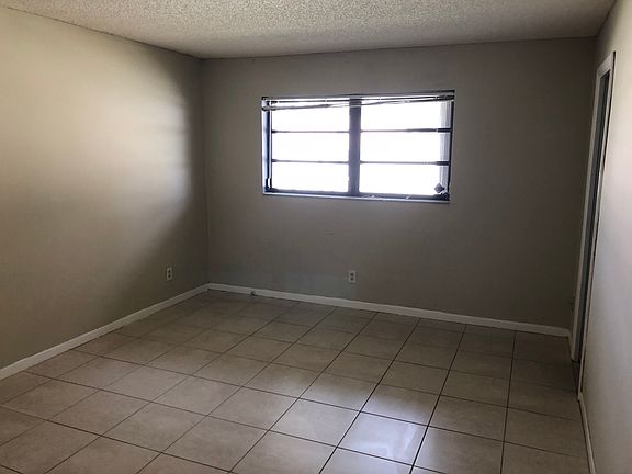5th image of 1769 NE 40th Pl APT 503