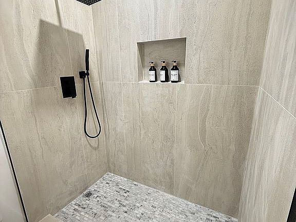 5th image of 562 Marjorie Pl