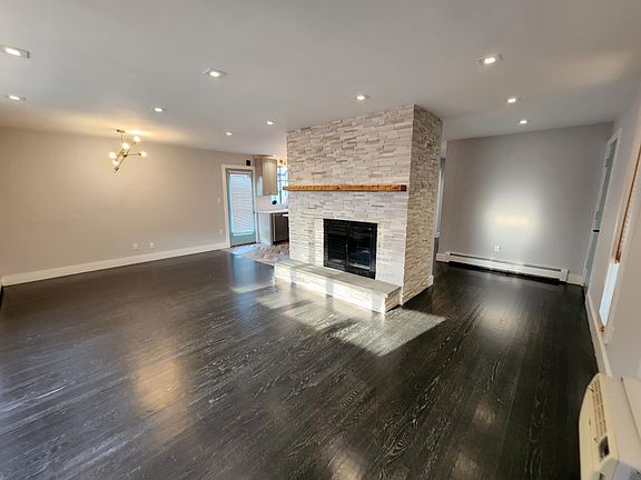 4th image of 16 Sintsink Dr W Floor 1