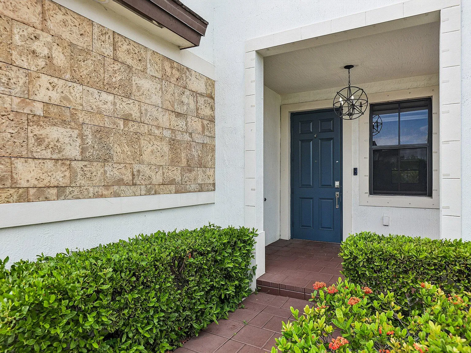 4 bed, 2.5 bath, 2012 sqft, $5,000 — Photo 4