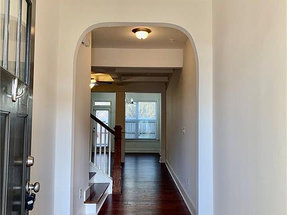 2nd image of 888 Arbor Crowne Dr