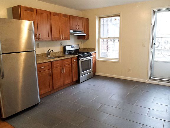 2nd image of 549 Macdonough St #1