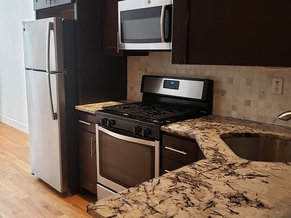 4th image of 239 W 123rd St #2S