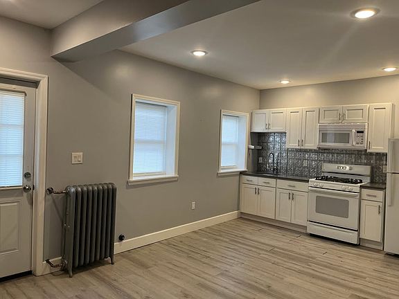 2nd image of 146 Johnston St APT 1