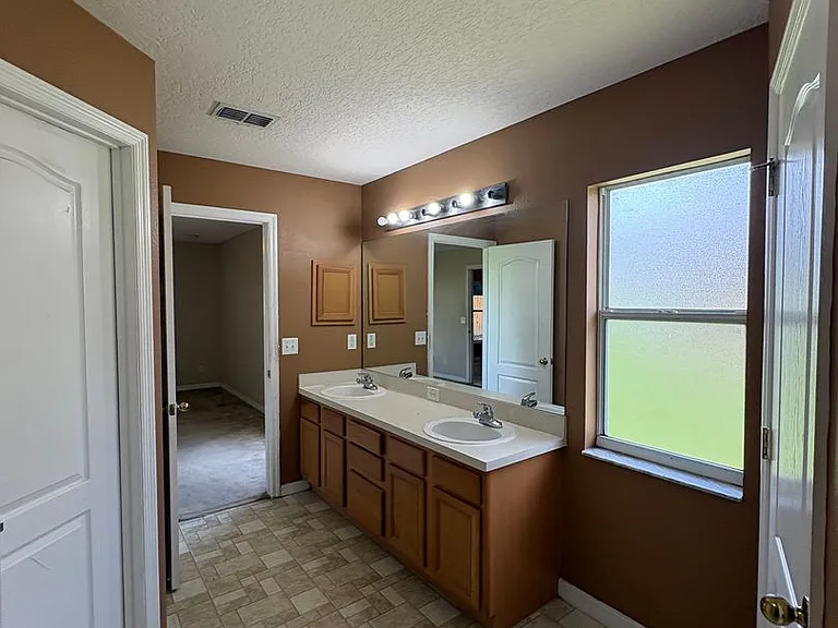 104 Herring Ln — Photo 14