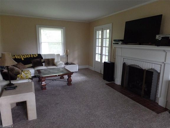 4th image of 245 E Bath Rd