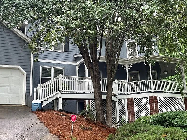 2452 N Forest Dr — Photo 1