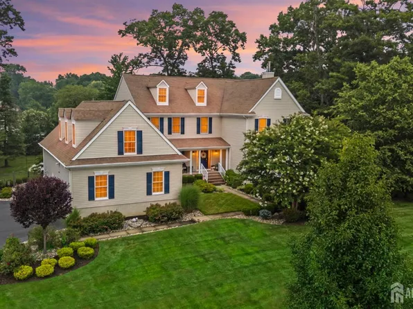 4 Breckenridge Ct, Freehold, NJ 07728