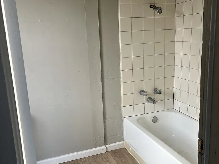 326 Clyde St — Photo 6