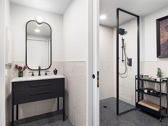 4th image of 547 W 47th St Room 305