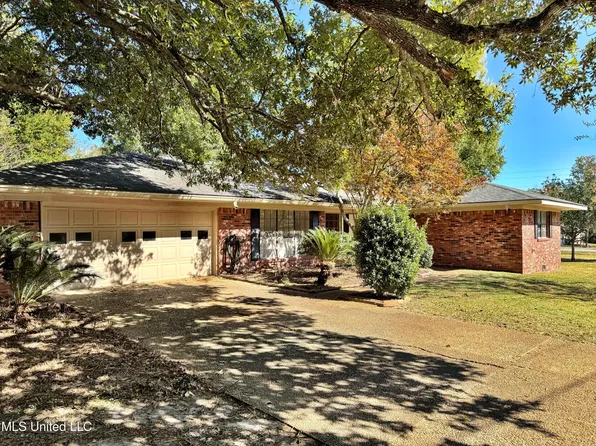 670 Ahihi St, Diamondhead, MS 39525