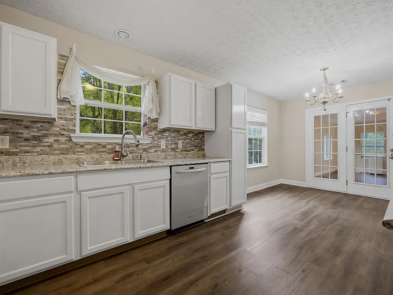 5054 Lancashire Ct — Photo 12