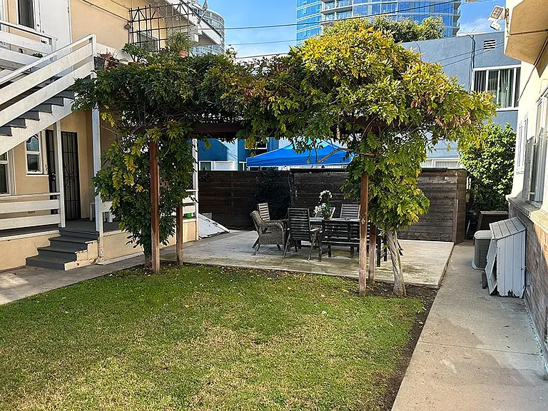 N Alboni Pl — Photo 45