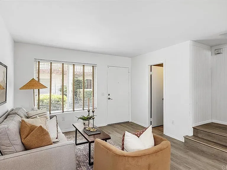 888 Cherrywood Way - 20 — Photo 4