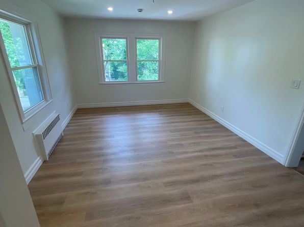 95 Rockledge Rd #2