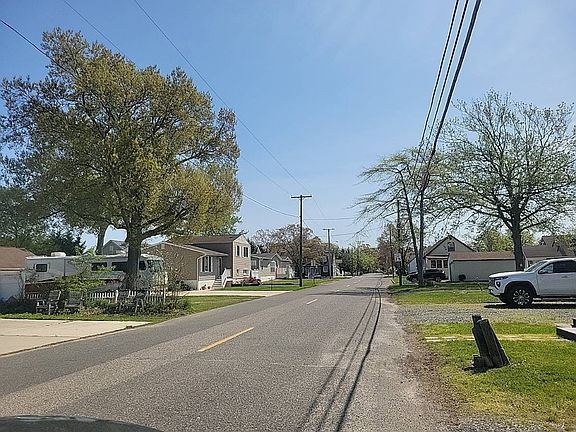 5th image of 530 E Point Pleasant Ave