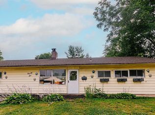 96 Elderberry Dr, Levittown, PA 19054