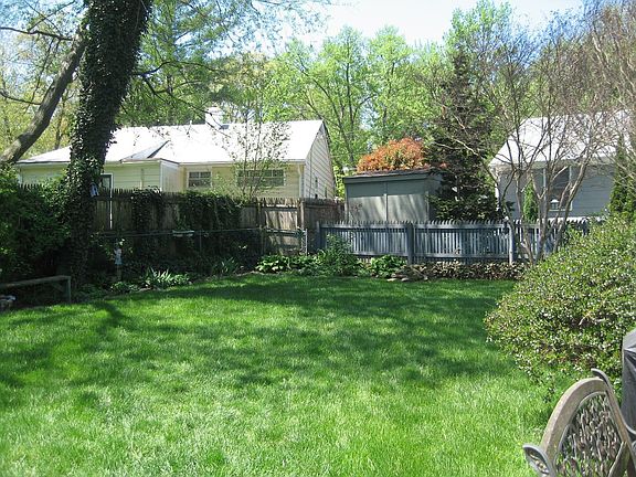 3rd image of 1403 Crawford Dr