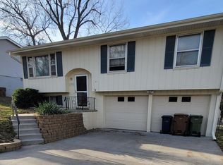 2901 Janan Dr, Bellevue, NE 68005