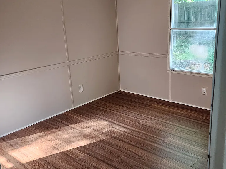 1241 Shannonbrook Ln — Photo 2