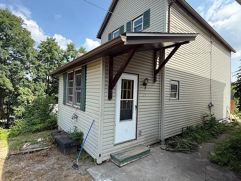 1217 Lookout Ave — Photo 3