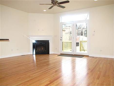 4th image of 4421 S Lake Park Ave