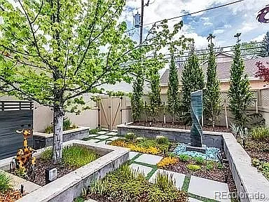 250 Adams St — Photo 24