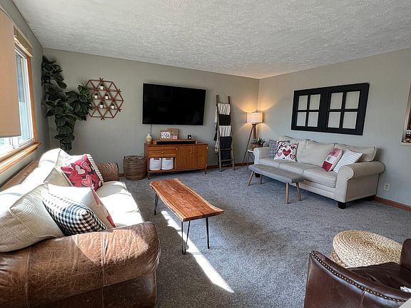4th image of 2900 Pioneers Blvd