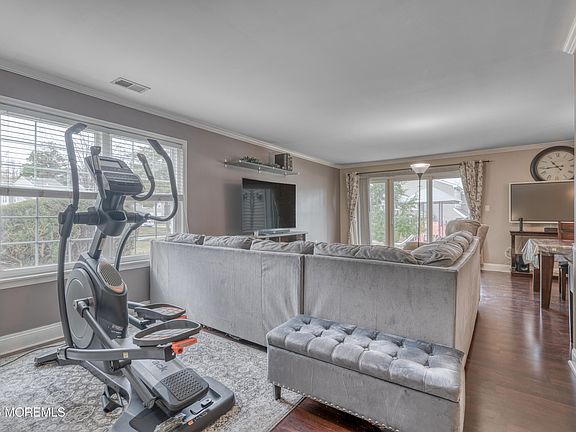 4th image of 105 Neilly Court #105