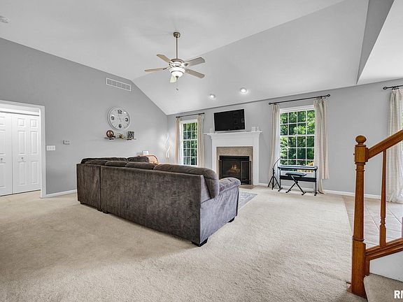 3rd image of 26 Greenbriar Rd