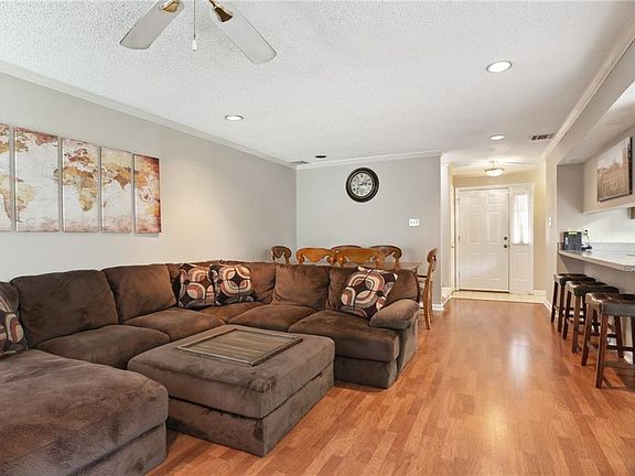 4th image of 1500 W Esplanade Ave APT 33D