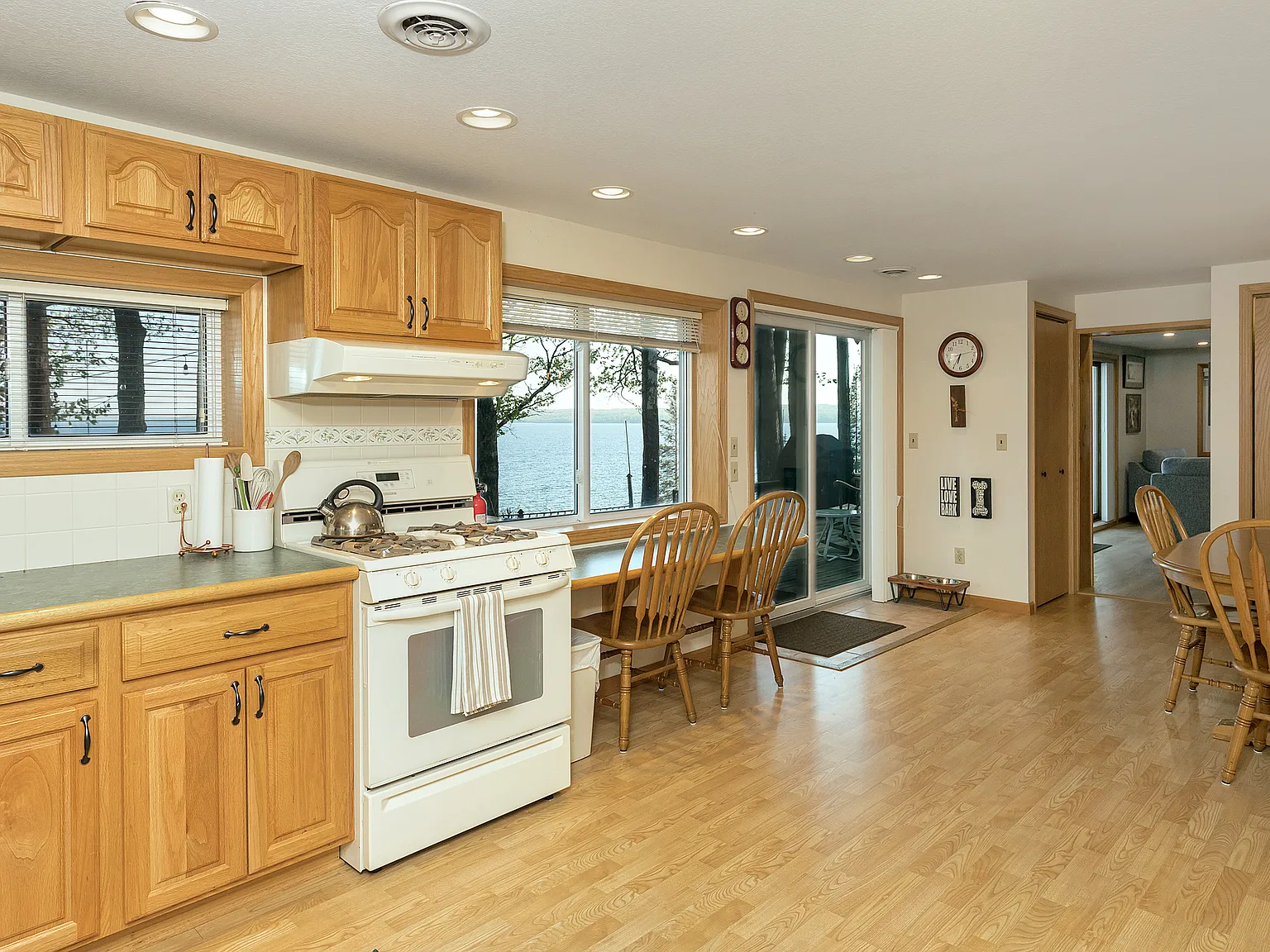 2 bed, 1398 sqft, $3,000 — Photo 3