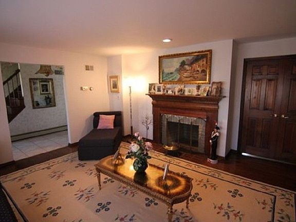5th image of 530 Oak St