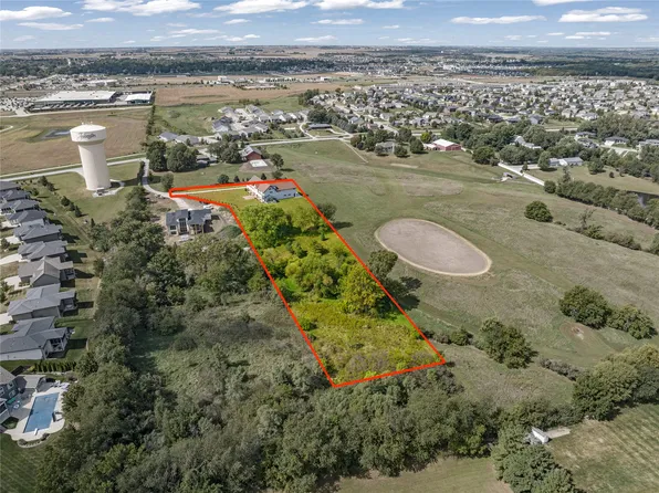7217 NW 107th St, Johnston, IA 50131