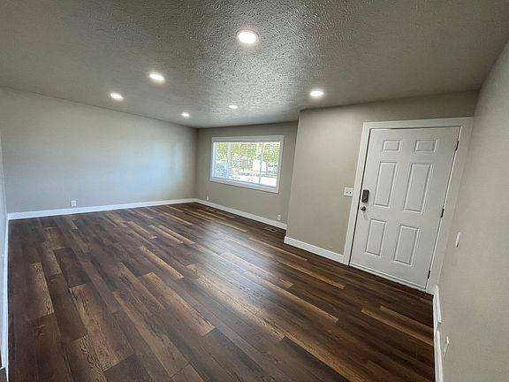 4th image of 6140 S Country Hills Dr