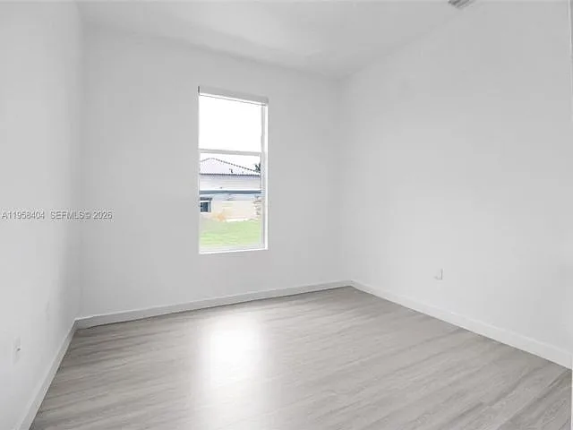 879 SE 26th Ter — Photo 12
