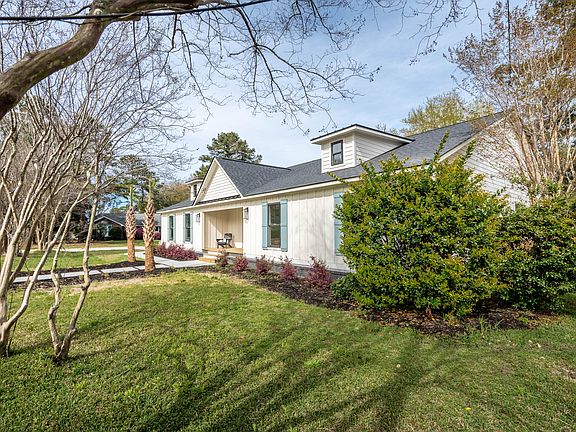 3rd image of 980 Cottingham Dr