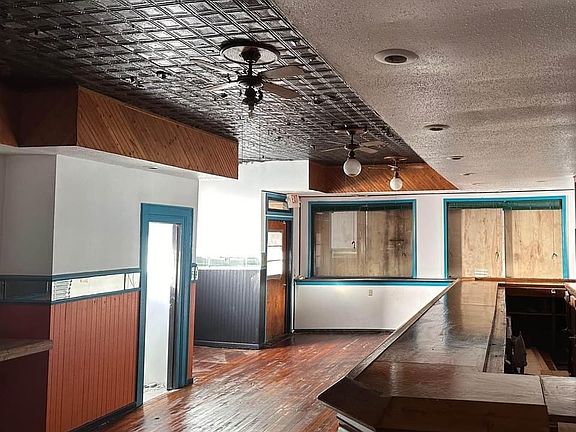 3rd image of 995 Exchange St