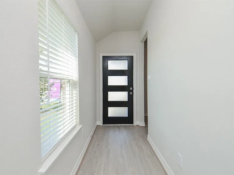 7402 Sunlit Harbor Dr — Photo 5